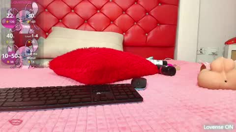 Snapshot of elizabetth_roman chatting on April 23, 8:22 pm elizabetth_roman online show from April 23, 8:22 pm