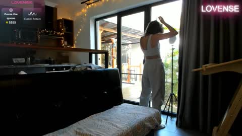 Eliz                               online show from December 16, 9:03 am