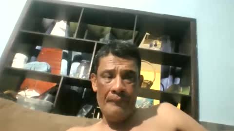 Snapshot of eljim323323 chatting on April 20, 7:44 am eljim323323 online show from April 20, 7:44 am