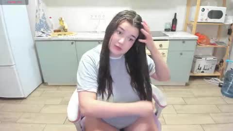 Snapshot of elkapulka chatting on July 1, 7:24 pm Lina online show from July 1, 7:24 pm