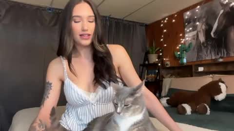Snapshot of ella2sweet chatting on April 28, 2:33 pm Ella online show from April 28, 2:33 pm