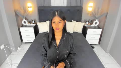 Snapshot of ella______ chatting on December 8, 8:41 am Ella online show from December 8, 8:41 am