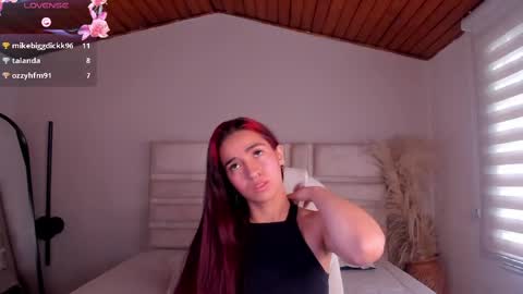 Snapshot of ella__olmos chatting on May 11, 4:04 pm Ella Olmos online show from May 11, 4:04 pm