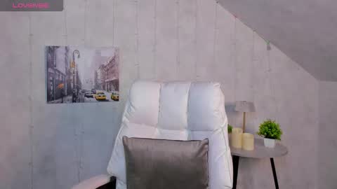 Ella online show from November 29, 1:41 am