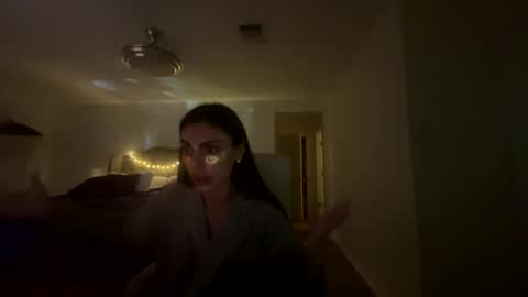 ella_ella_ella_ay online show from October 5, 1:15 am