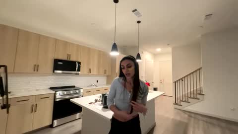 ella_ella_ella_ay online show from January 13, 12:38 am