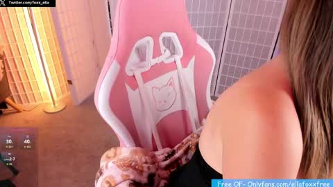 ella_foxx online show from April 14, 3:01 am
