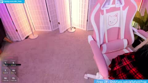 Snapshot of ella_foxx chatting on June 3, 4:04 am ella_foxx online show from June 3, 4:04 am