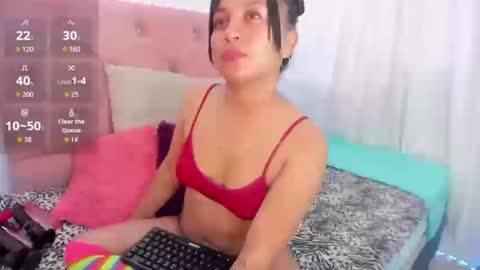 Snapshot of ella_jhones22 chatting on October 17, 9:50 pm ella_jhones22 online show from October 17, 9:50 pm