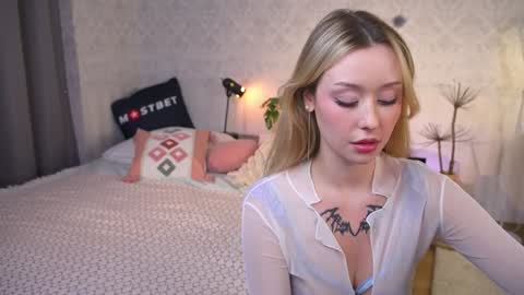 Snapshot of ella_knockers_xl chatting on December 19, 2:35 pm Ella      NEXT STREAM 21 november online show from December 19, 2:35 pm