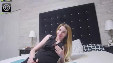 Snapshot of ella_lizzie chatting on October 20, 6:41 pm ella_lizzie online show from October 20, 6:41 pm