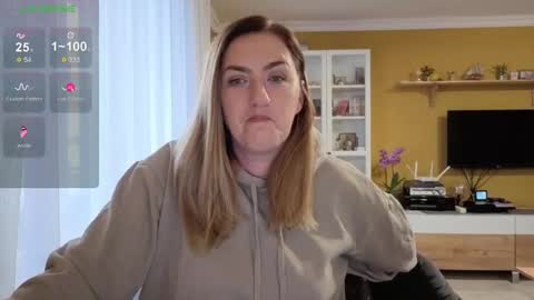 Snapshot of ella_max_live chatting on November 4, 6:23 am Ella Max online show from November 4, 6:23 am