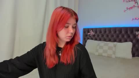Snapshot of ella_mayers chatting on October 23, 12:26 pm Ella Mayers online show from October 23, 12:26 pm