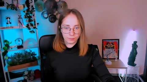 Snapshot of ella_soft_ chatting on April 14, 7:20 pm Ella online show from April 14, 7:20 pm