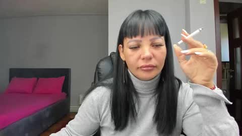 Ella online show from October 22, 10:04 am