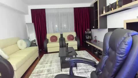 Ella online show from February 14, 11:45 pm