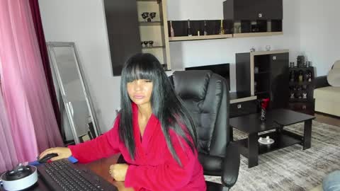 Ella online show from April 7, 8:26 am