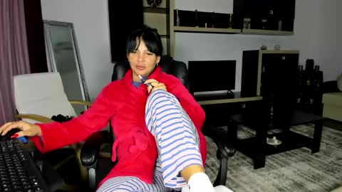 Ella online show from April 10, 10:03 pm