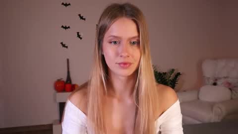 Ella online show from November 2, 7:16 pm