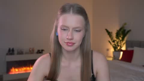 Ella online show from April 23, 6:21 pm