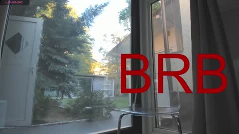 ella_vee online show from September 21, 4:47 am