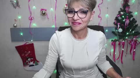 Snapshot of ellabonito chatting on December 24, 1:28 pm EllaBonito online show from December 24, 1:28 pm