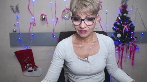 Snapshot of ellabonito chatting on December 29, 6:24 am EllaBonito online show from December 29, 6:24 am