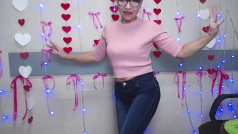 Snapshot of ellabonito chatting on February 2, 3:39 pm EllaBonito online show from February 2, 3:39 pm