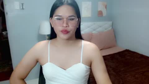 Snapshot of ellaford chatting on June 17, 4:08 pm EllaFord online show from June 17, 4:08 pm