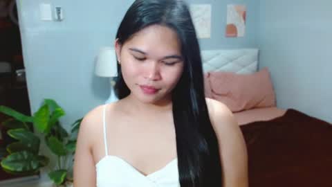 Snapshot of ellaford chatting on June 21, 7:22 am EllaFord online show from June 21, 7:22 am