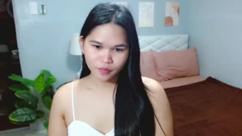 Snapshot of ellaford chatting on June 22, 2:57 am EllaFord online show from June 22, 2:57 am
