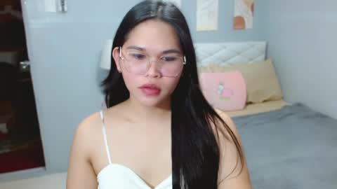 Snapshot of ellaford chatting on July 5, 12:17 am EllaFord online show from July 5, 12:17 am