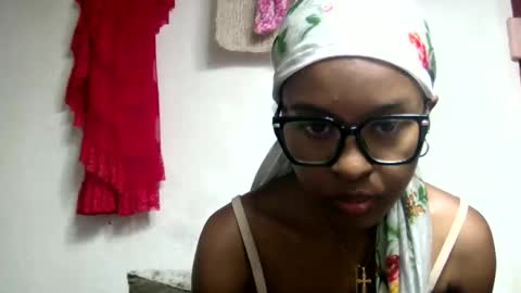 Snapshot of ellah245 chatting on February 2, 2:54 am ellah245 online show from February 2, 2:54 am