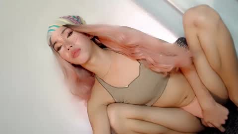 Snapshot of ellah_bonita chatting on January 10, 9:34 am ellah_bonita online show from January 10, 9:34 am