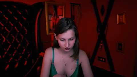 Snapshot of ellahorton chatting on October 5, 4:49 pm Ella online show from October 5, 4:49 pm