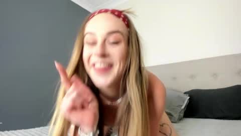 ellaaaa online show from April 5, 5:48 am