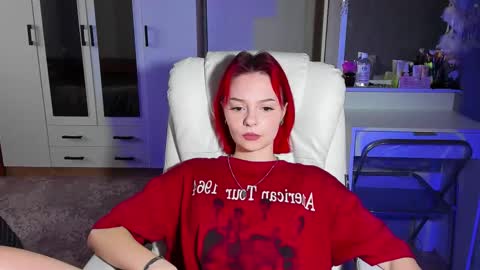 ellales online show from October 15, 9:53 am