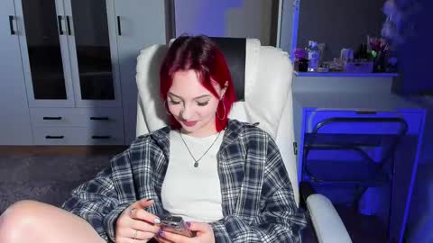 ellales online show from December 16, 9:47 am