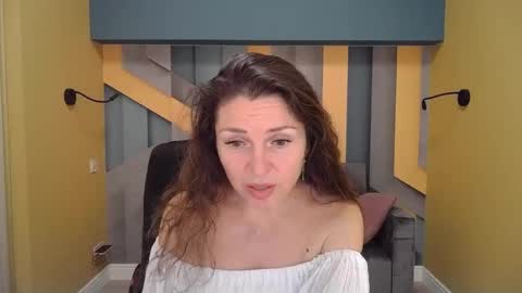 EllaLongs online show from December 8, 12:30 pm