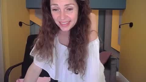 EllaLongs online show from December 8, 3:35 pm