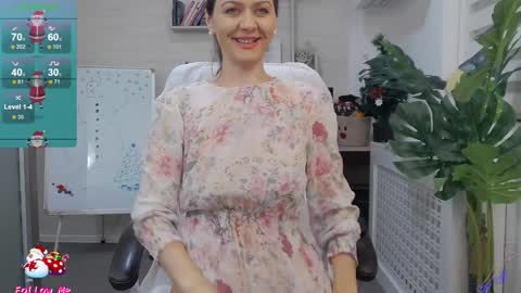 Snapshot of ellamilf chatting on December 25, 5:26 pm online show from December 25, 5:26 pm