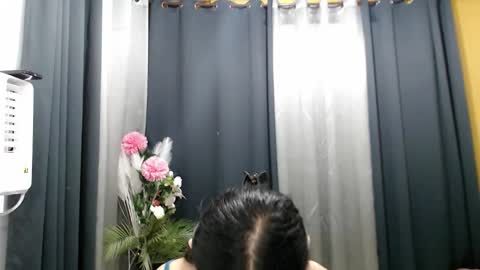 ELLA online show from May 20, 2:12 pm