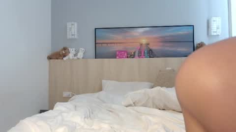 Snapshot of ellamirax chatting on June 21, 2:03 am Ella Mira online show from June 21, 2:03 am