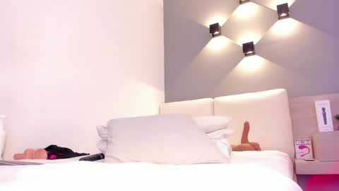 Ella online show from January 30, 7:39 am