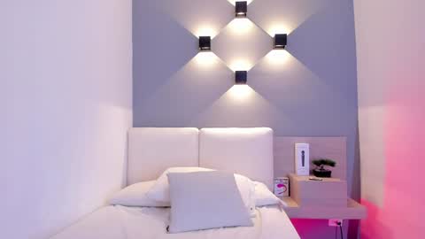 Ella online show from February 1, 4:24 am