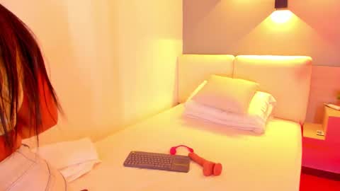 Ella online show from September 11, 10:37 am