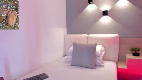 Ella online show from October 28, 12:19 pm