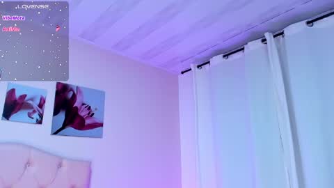 Snapshot of ellarosee_ chatting on December 5, 11:18 pm ellarosee_ online show from December 5, 11:18 pm