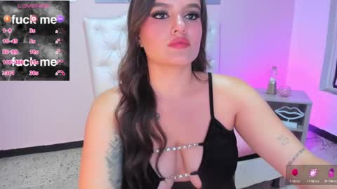 Snapshot of ellarosee_ chatting on February 17, 11:31 pm ellarosee_ online show from February 17, 11:31 pm