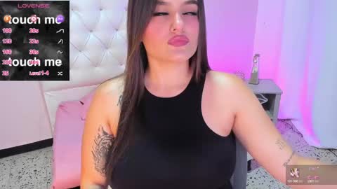 Snapshot of ellarosee_ chatting on February 18, 7:52 pm ellarosee_ online show from February 18, 7:52 pm